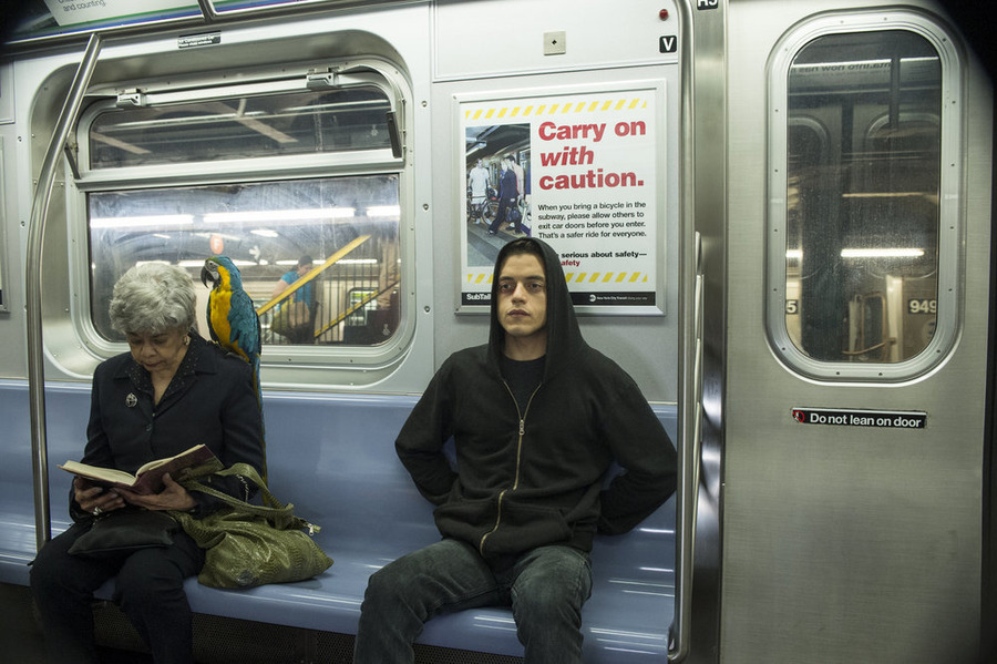 "Mr. Robot" eps1.7_wh1ter0se.m4v